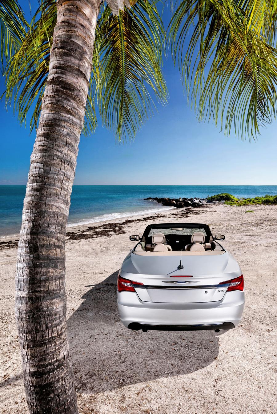  Chrysler 200 Convertible 2011 года  (фото 3 из 73)